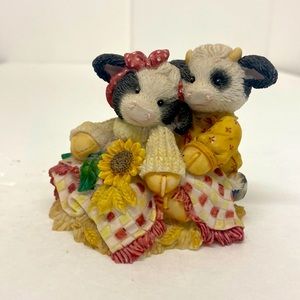 Enesco Original “Hay Let’s Cud-dle”